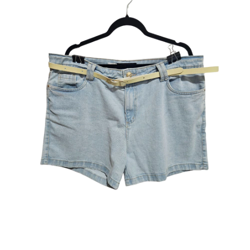 Short jeans com cinto