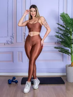 Imagem do Conjunto de Treino Feminino Calça cós Cruzado + Top Alça Modelo 3D