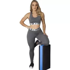Conjunto Academia Elástico Exposto Top e Legging