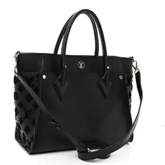 LOUIS VUITTON CALFSKIN MONOGRAM TUFTING ON MY SIDE BLACK en internet