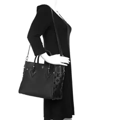LOUIS VUITTON CALFSKIN MONOGRAM TUFTING ON MY SIDE BLACK - comprar online