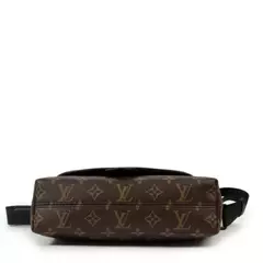 LOUIS VUITTON MONOGRAM MAGNETIC MESSENGER - comprar online