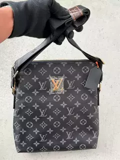 LOUIS VUITTON MESSENGER