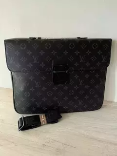 LOUIS VUITTON MESSENGER