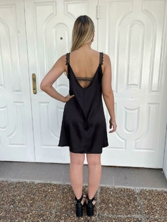 Vestido negro en internet