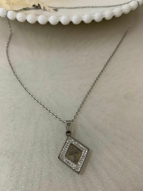 Colar Civic - Aço Inoxidável com Crucifixo Quadrado com pedras