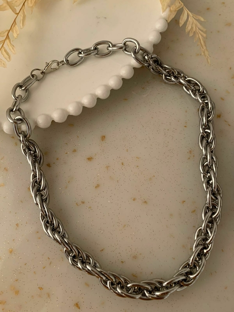 Colar Gérbera elos trançados prateado - DESIGN ÚNICO