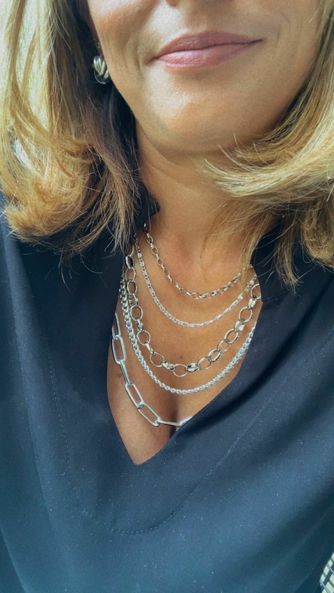 Colar Gazânia - 5 correntes conectadas em um único fecho magnético - DESIGN ÚNICO