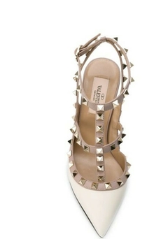 Scarpin VG de couro com tachas - Griffe's