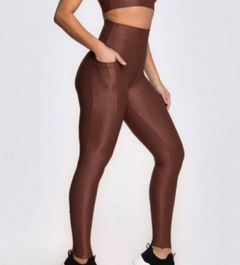 Legging canelada compressão bolsos laterais Café - comprar online