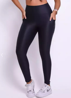 Conjunto de legging e top faixa com regulagem canelado preto com bolso na internet