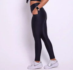 Legging canelada com bolso Preta - Dedemelon Fitness