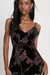 Vestido Longo Preto com Camadas de Veludo Floral na internet