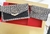 Cartera muñequera Guess gris
