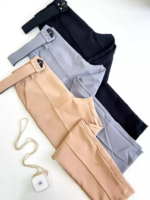 Calça Feminina em Alfaiataria Skinny