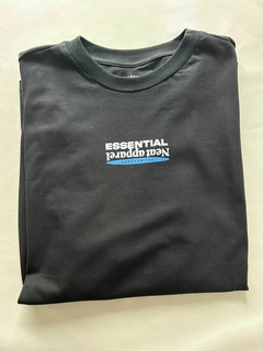 Remera Essential Negra en internet