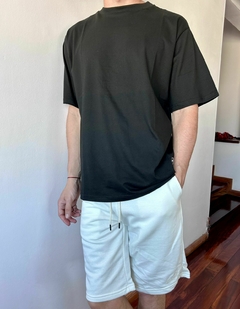 Remera Lisa Over