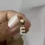 Dije inicial E cubic blanco