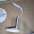 Luminária em Led com carregamento por USB na internet
