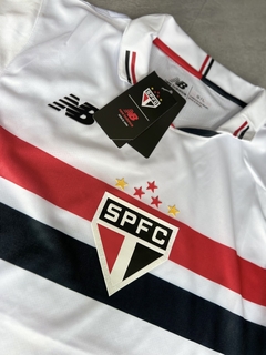 Camiseta de time São Paulo na internet