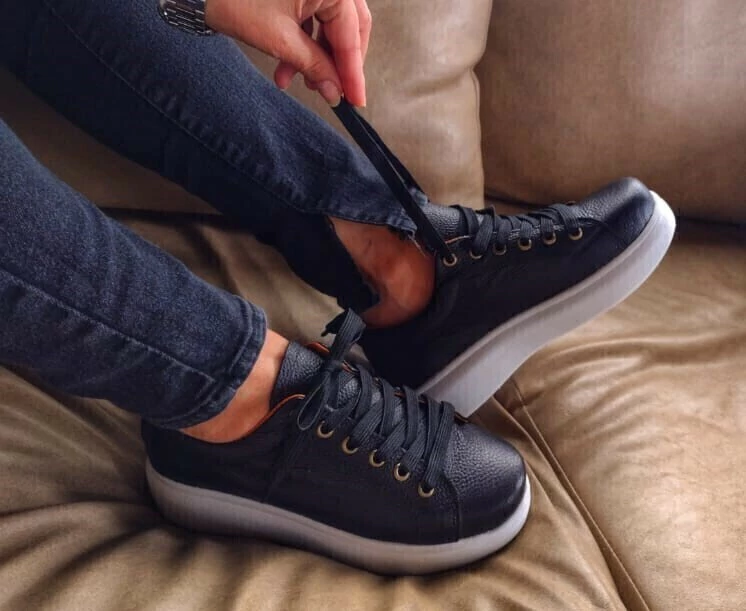 Zapatillas cuero Ana Negras