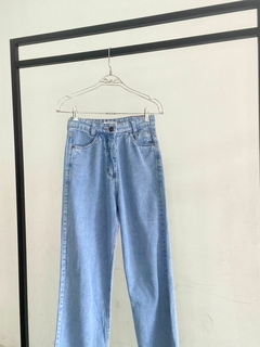 Calça corte reto vick na internet