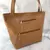BOLSO JHON C/TACHAS - RegginaComplementos