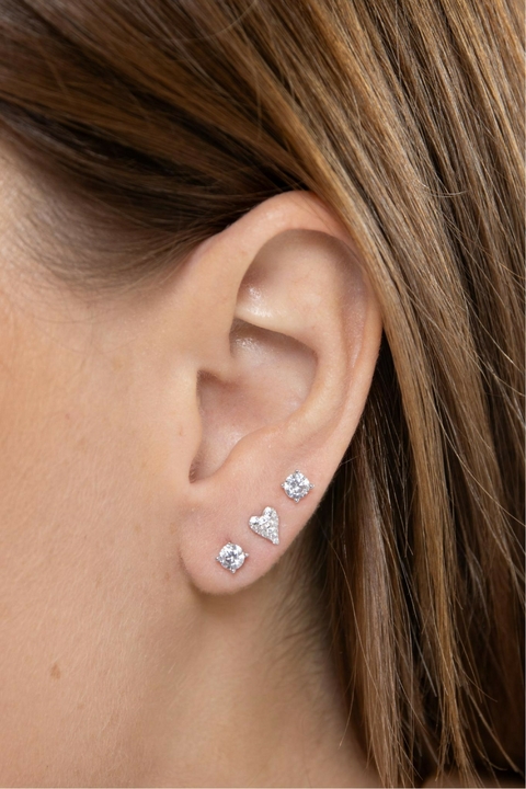 Brinco Mini Coração Cravejado Segundo Furo - comprar online