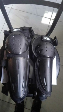 PROTECTOR RODILLA VEL R7 RACING AJUSTABLE NEGRO R7-2 INCLUYE CODERAS
