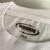 Foto detalle de remera básica blanca con estampa chica en el pecho