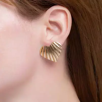 Brinco coração listrado abaulado banhado a ouro 18k - comprar online