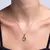 Colar mini elos com pingente de borboleta cristal verde banhado a ouro 18K na internet