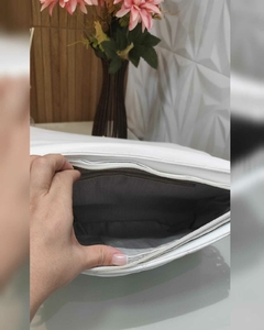 Bolsa Branca com alça dourada na internet