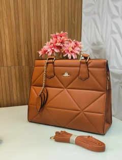 Bolsa Feminina Grande Caramelo com Corrente Decorativa - loja online