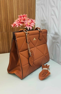 Bolsa Feminina Grande Caramelo com Corrente Decorativa - comprar online