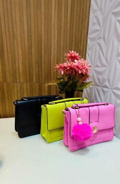 Bolsa Feminina Casual com Pingente Decorativo na internet
