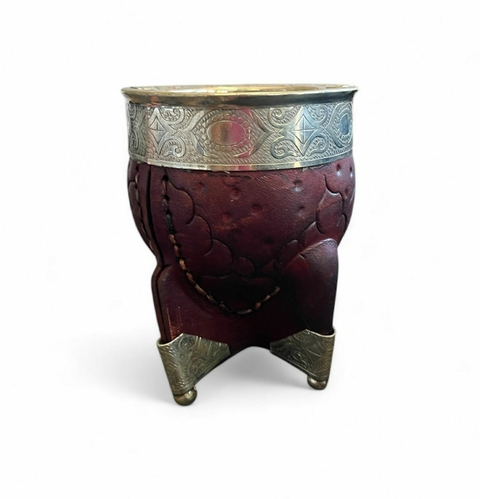 MATE IMPERIAL BOTITAS, CUERO REPUJADO Y VIROLA CINCELADA CON APLIQUES (M133) - comprar online