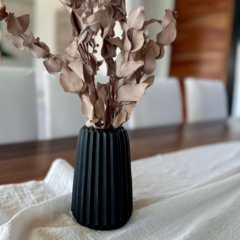 Florero ranurado negro - comprar online