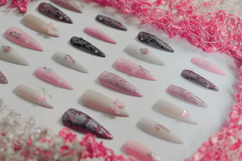 PINK CHRISTMAS NAILS