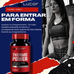 Frasco do suplemento Thermo Power com 60 cápsulas ao lado de uma mulher treinando em uma academia.