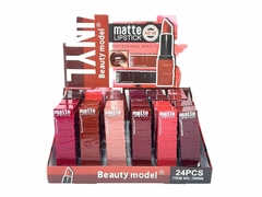 Labial Matte Lipstick VINYL Beauty Model