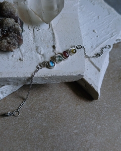 Pulseira em prata com cristais na internet