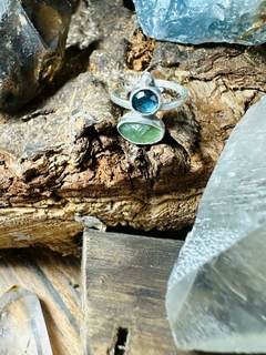 Anel Pachamama com Turmalina Verde e Cianita Azul - comprar online