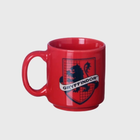 Caneca mini vermelha de cerâmica com brasão da Grifinória e texto "Gryffindor"