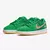 Tênis Nike Dunk Low Pro "St. Patricks Day" na cor verde com detalhes em dourado.