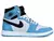 Tênis Air Jordan 1 High "OG University Blue" em azul claro e branco com detalhes em preto disponível na Supernova Sneakers