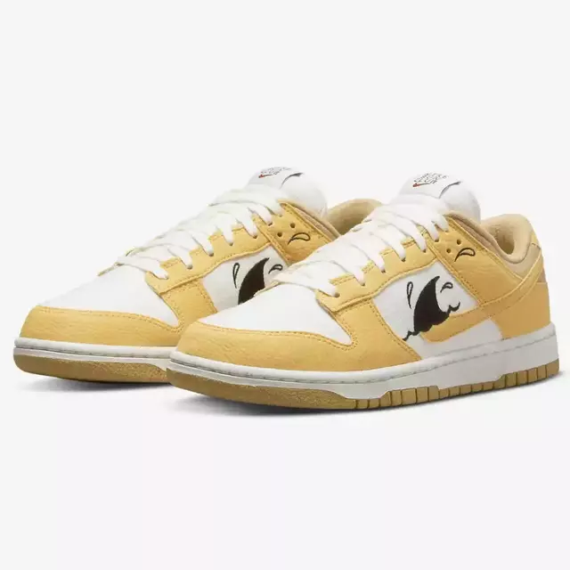 Tênis Nike Dunk Low "Sun Club" na cor amarelo, com detalhes em branco e uma estampa preta.