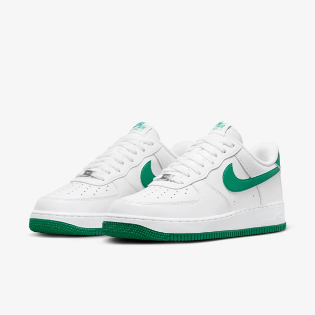 Tênis Nike Air Force 1 "Malachite" na cor branca com detalhes em verde disponível na Supernova Sneakers