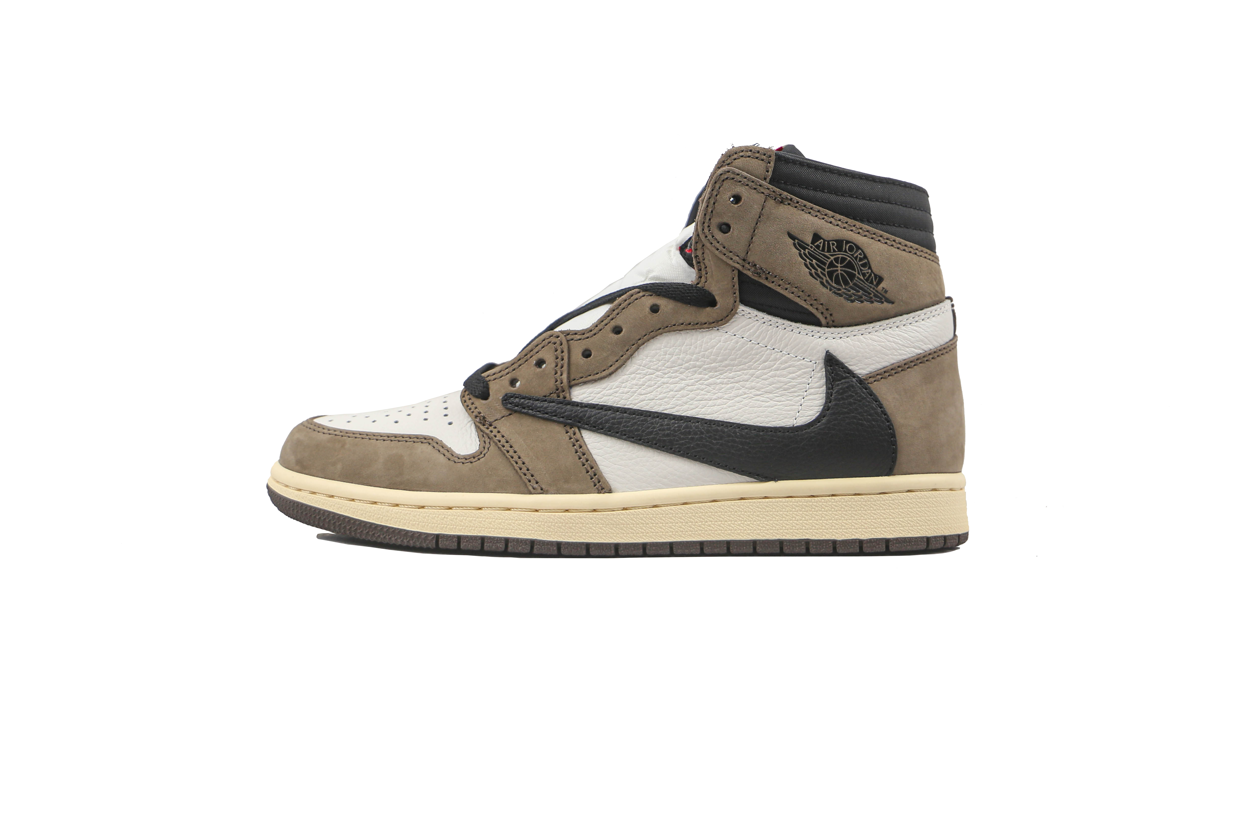 Tênis Travis Scott x Air Jordan 1 Retro High nas cores marrom, branco e preto, com detalhes em couro e sola bege disponível na Supernova Sneakers