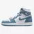 Tênis Air Jordan 1 High "OG Denim" em azul jeans e branco, com detalhes em jeans e logo da Nike disponível na Supernova Sneakers